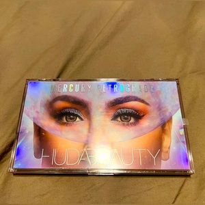 Huda Beauty Mercury Retrograde eyeshadow palette